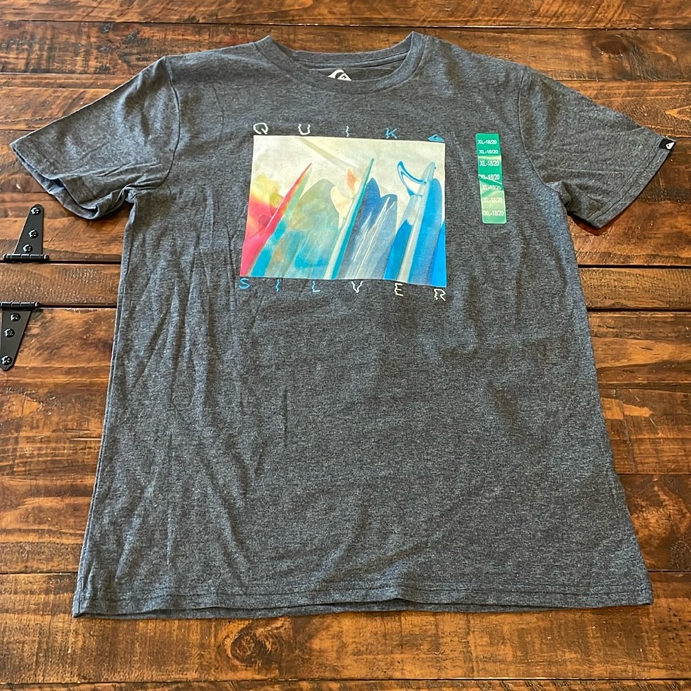 Quiksilver Gray Tee with Colorful Graphic. NWOT